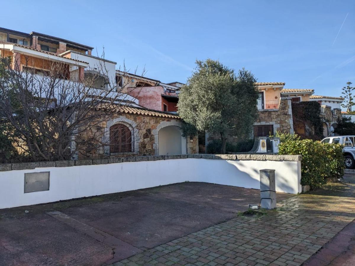Residenze Il Girasole Aparthotel Golfo Aranci Luaran gambar