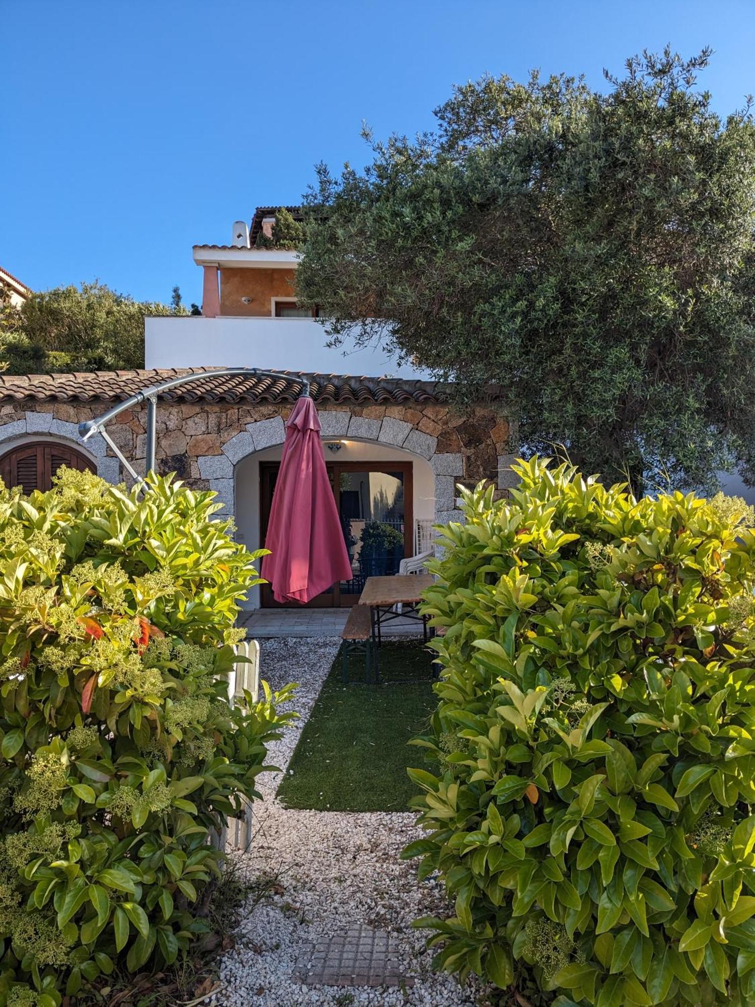 Residenze Il Girasole Aparthotel Golfo Aranci Luaran gambar