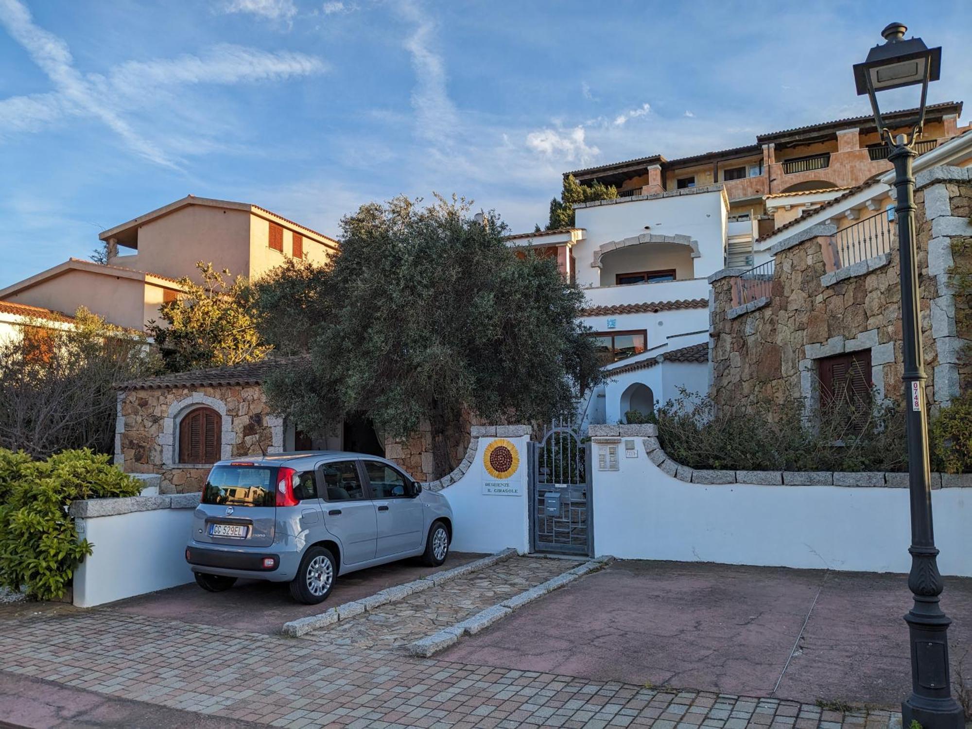 Residenze Il Girasole Aparthotel Golfo Aranci Luaran gambar